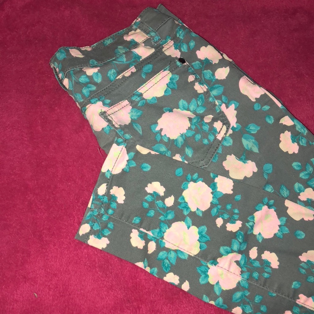 Floral stretch jeans.